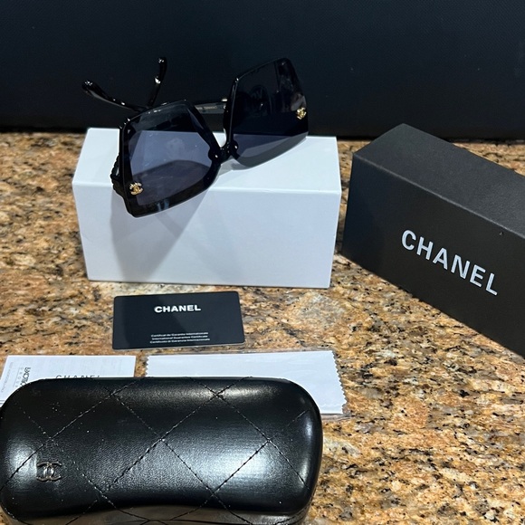 New CHANEL Elegant Auth.Black Sunglasses all accessories included - Picture 9 of 13